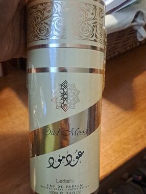Lattafa Oud Mood Eau de Parfum - Cream and Gold